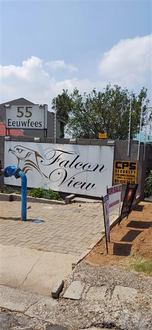 2 Bedroom townhouse in South Crest for rent