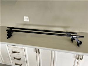 Thule roof racks set, in good condition.