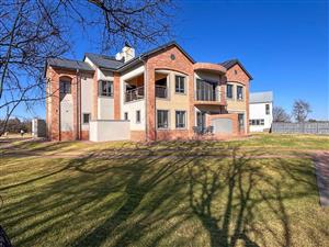 Luxury Meets Nature – Exquisite Estate Living in Parys Golf Estate