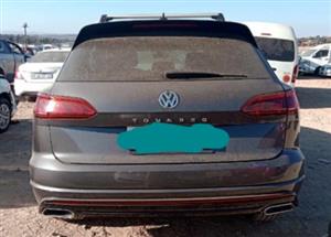 VW Touareg Breaking-Down for Parts 