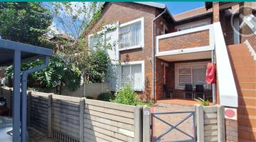 Townhouse For Sale in Glen Marais