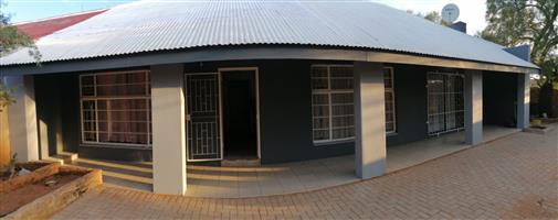 House For Sale in De Beers