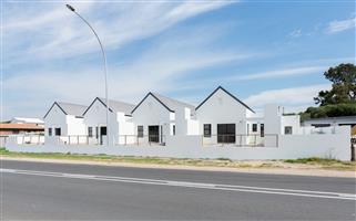 Prime Berg River Location – New Sectional Title Home & Investment Opportunity!