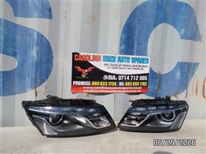 Audi Q5 8R left and right side xenon headlight (ballast not included) (2008-2017