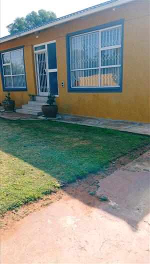 2-Bedroom Home with Flatlet, Spacious Yard & Endless Potential – A Must-See!