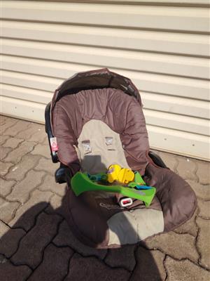 Graco Infant Car Seat / Rear-Facing Carrier with Side Impact Protection