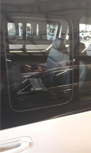 Centre Gkass Hyundai Staria Slide Door