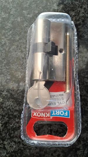 Fort Knox Cylinder lock with one key. Used one. R120.