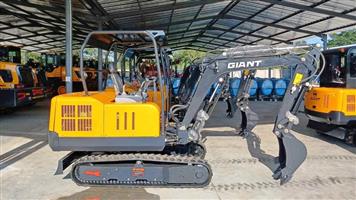 New LY30 3 ton mini excavators for sale at Mad Farmer SA