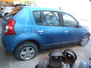 Renault Sandero 1.6 8V Manual - 2010