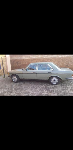 Avacado Green Mercedes-Benz 