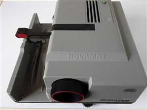 Projector NOVAMAT 515 AF Made in Germany. With built-in wired Remote. Adjustable angle. . 
