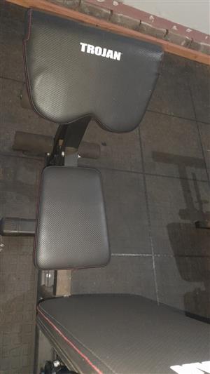 Trojan power bench with weights in very good condition.