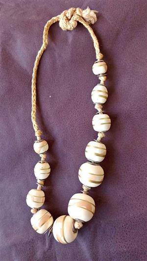 vintage or traditional style necklace chuncky ceramic