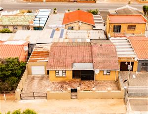 Stunning 3-bedroom house for sale in Uitsig, Parow—perfect for families seeking comfort and style!