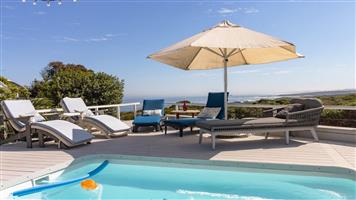 House For Sale in Grotto Bay