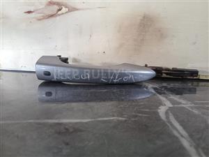 EXTERIOR DOOR HANDLE FROM STRIPPED CHEROKEE KL AVAILABLE  