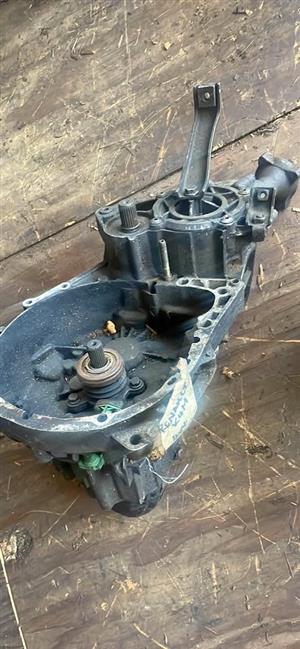 Renault k4M 5 speed gearbox.