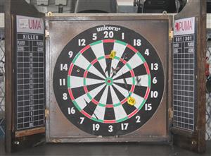 Dartboard with darts S043847C #Rosettenvillepawnshop