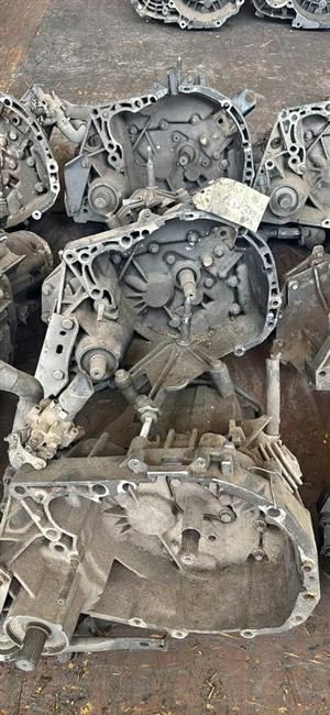 Renault Gearbox 5 speed jb3. Jb5. JB1 F88 P632