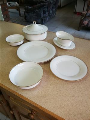 Noritake dinner set