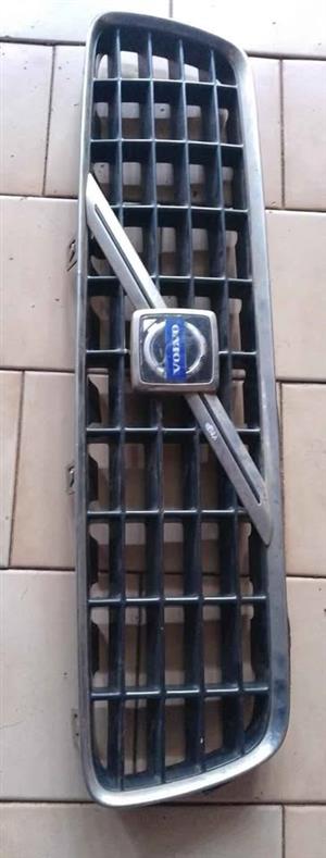 Volvo S40 grille
