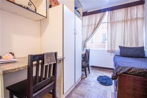 Spacious Student Rooms – Close to Campus & Shops!