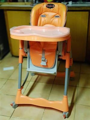chelino feeding chair