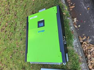 10kva Mecer 3 phase hybrid inverter in working condition 