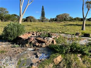 Large Bathurst plot, cleared, fenced with a borehole