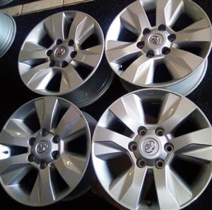 17inch Toyota Hilux GD6 OEM mags set 