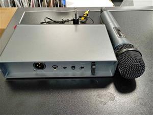 Sennheiser XSW1 825 B-Band Wireless Microphone System