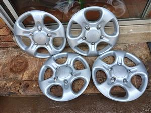 MAHINDRA 16inch WHEEL HUB CAPS VERY GOOD CONDITION FOR SALE 