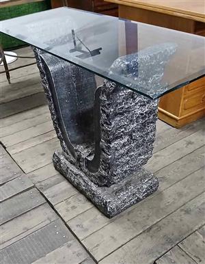 Glass entrance table
