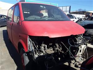 Vw Caravelle 2.5 TDI Diesel stripping for spares 