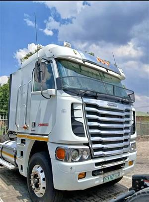 Make: Freightliner   Model: Argosy isx530   Year Model: 2014  