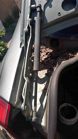 Volvo S40 boot shock