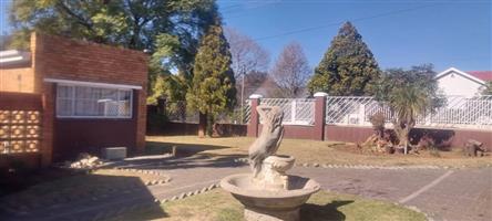 Beautiful House with outside cottage to Rent in Tulisa Park