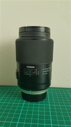 Tamron 90mm f/2.8 macro lens for Nikon camera + Godox TT685 flash