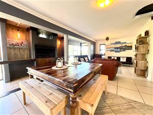 5 Bedroom house with flat in Paradise Beach