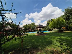 !RIVERFRONT PARADISE IN RIVER COMPLEX!