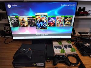 Xbox 360 slim with 33 Games 