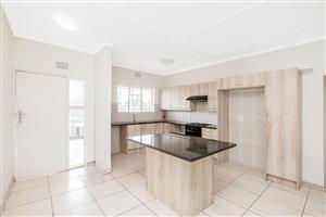 Apartment For Sale in Floracliffe