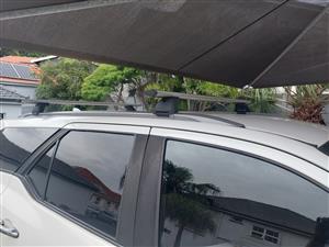 Toyota Fortuner GD6, wingbar roof rack for sale. Hold fast. In good condition.  