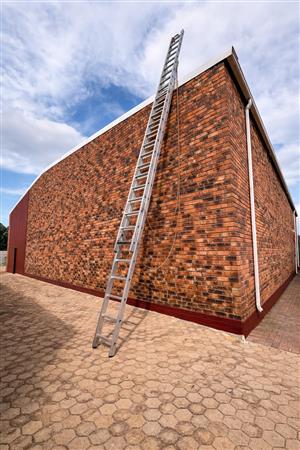 13m Heavy Duty Industrial Extension Ladder – Aluminium (With Wheels)