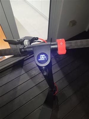 Kaiser Baas E3 350 Watt E scooter powerful kickbot 3 month warranty