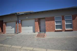Cluster For Sale in Beacon Bay