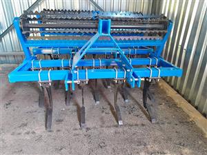 New Giant chiselploughs with rollers