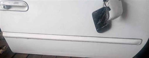 Nissan Maxima 3.0 V6 2000 Right Front Door Beading