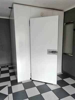 Freezer room for sale 2m by 1,8m